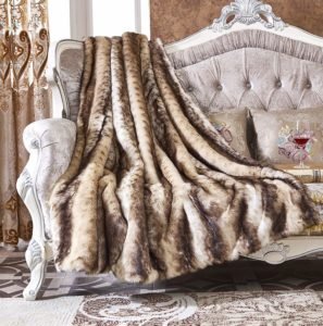 Lindsey-Home-Fashion-Faux-Fur-Throw