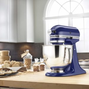 Stand-Mixer-with-Pouring-Shield